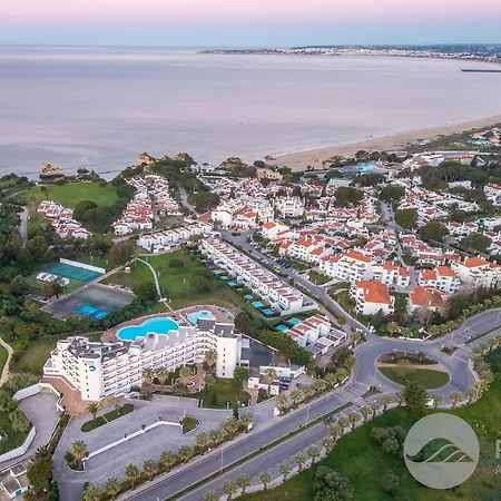 アパートホテル Prainha Clube 4*